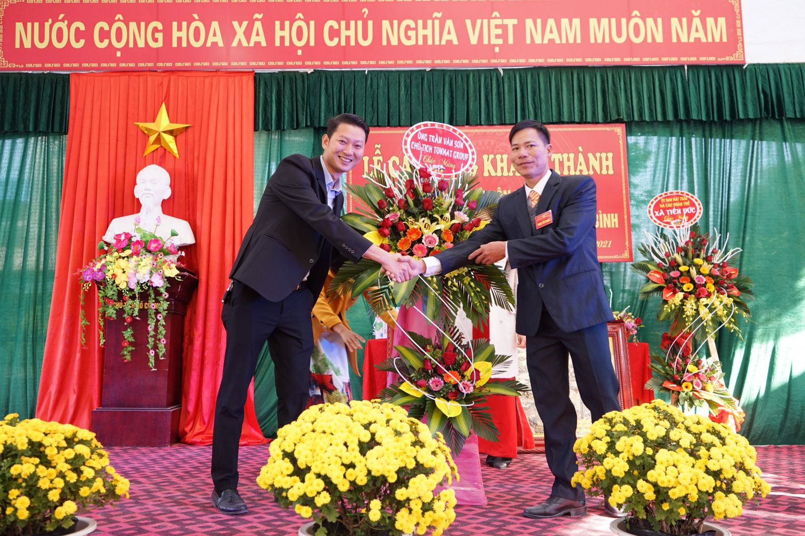 5eb797754f74bf2ae665